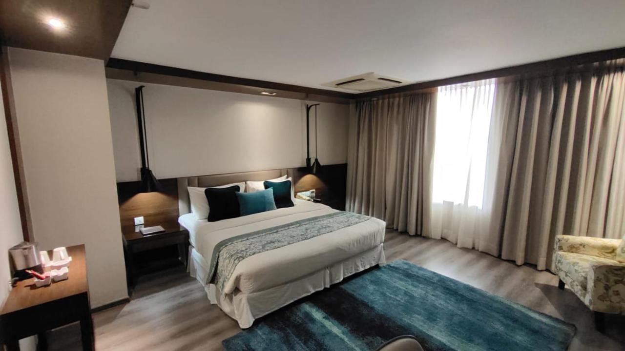 Royal Orchid Central Grazia, Navi Mumbai Extérieur photo