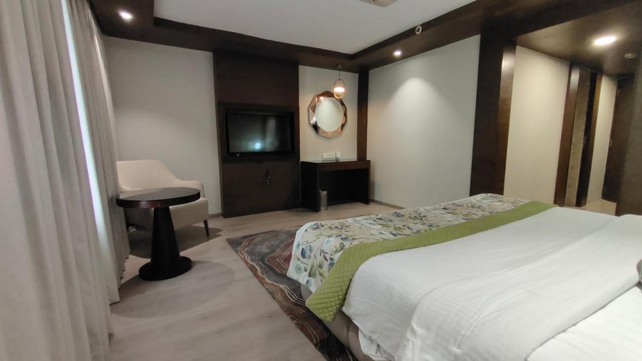 Royal Orchid Central Grazia, Navi Mumbai Extérieur photo