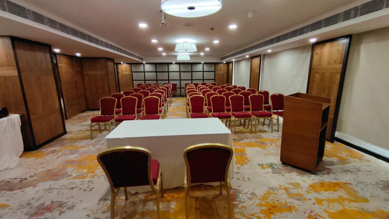 Royal Orchid Central Grazia, Navi Mumbai Extérieur photo