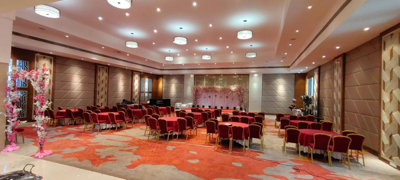 Royal Orchid Central Grazia, Navi Mumbai Extérieur photo