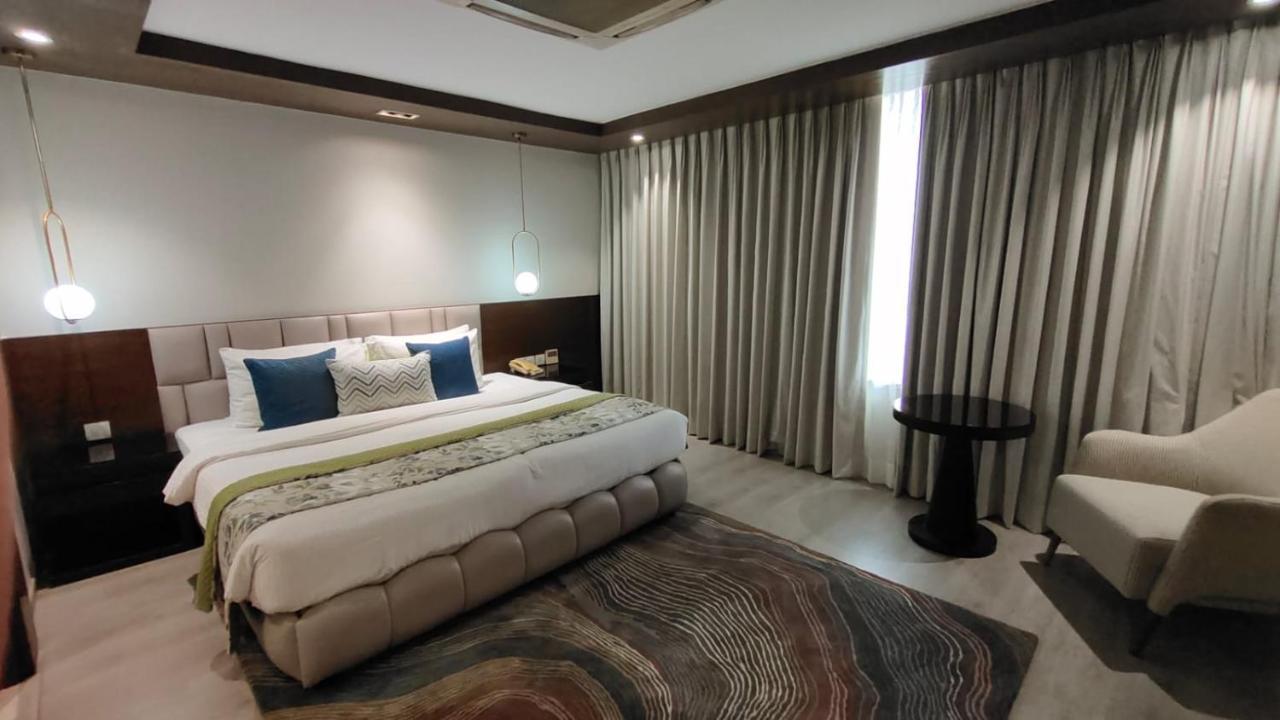 Royal Orchid Central Grazia, Navi Mumbai Extérieur photo