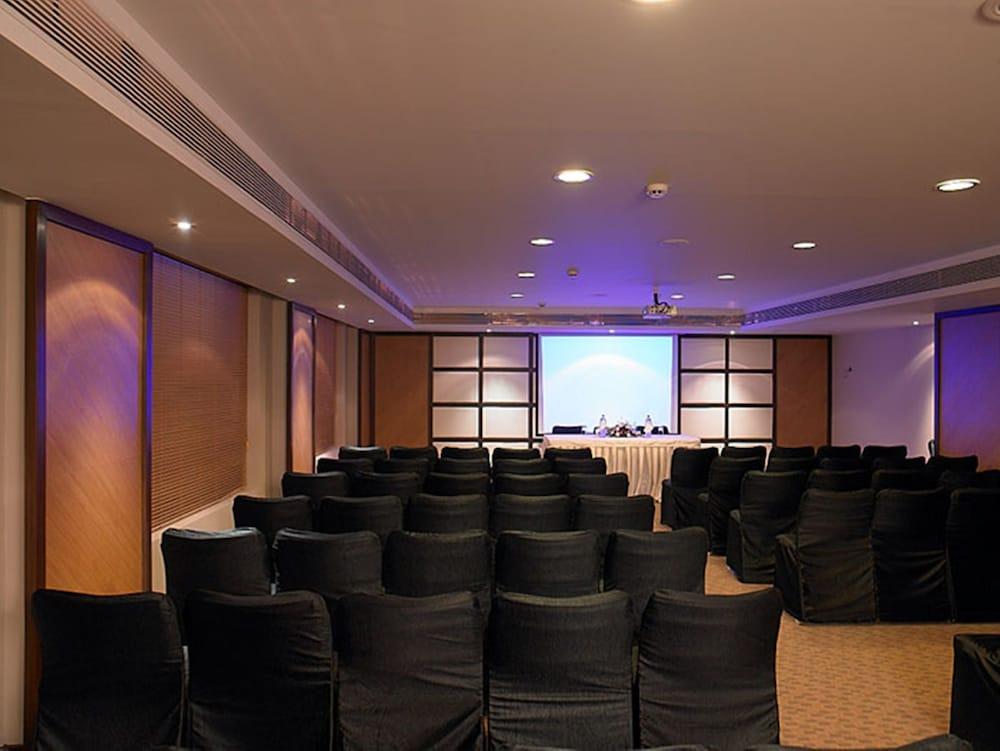 Royal Orchid Central Grazia, Navi Mumbai Extérieur photo